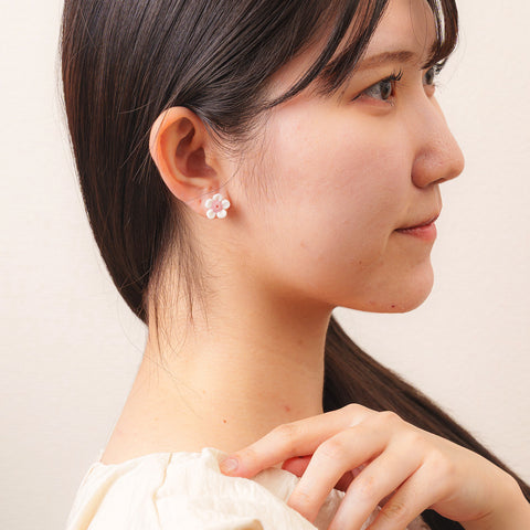 硝子の花のピアス